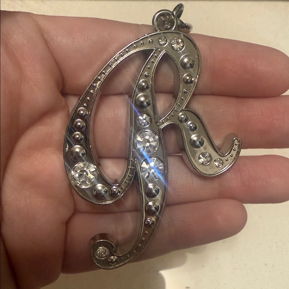 The Letter R Key Chain - Picture 6 of 9